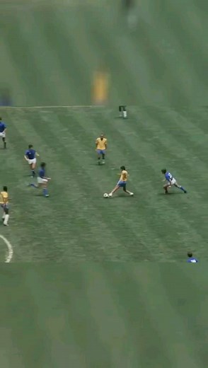 3.9K views · 2.4K reactions | Ce but de Carlos Alberto Torres lors de la finale de la Coupe du Monde 1970 entre le Brésil et l'Italie 朗 #legend #soccer #goal #brazil #worldcup #best | Football-the-story | Facebook