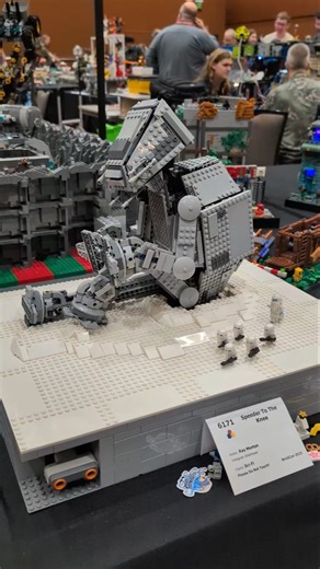 Speeder to the Knee! LEGO model by Ray Morton | Beyond the Brick
