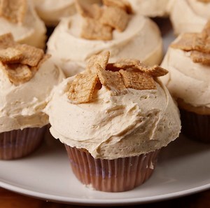 You'll die over the inside of these Cinnamon Toast Crunch Cupcakes. Full recipe: http://dlsh.it/dgEMXRn | Delish