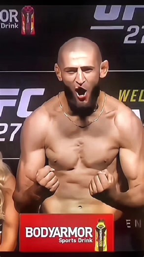 UFC 279 : 🇦🇪 Khamzat Chimaev vs Kevin Holland 🇺🇸 | Trận đấu diễn ra gần như đúng kịch bản mà nhiều người dự đoán . Ngay khi hiệp 1 bắt đầu , Khamzat lập tức áp sát , vào clinch và nhanh chóng đưa Kevin Holland xuống sàn . Sau khi kiểm soát vị trí, Khamzat chiếm back control và khóa D’Arce choke … Buộc Holland tap out sau hơn 2 phút vật lộn . Một chiến thắng cực kỳ áp đảo của Khamzat Chimaev … Chiến thắng này giúp anh tiếp tục giữ chuỗi bất bại và được đẩy tới trận đấu lớn tiếp theo với Kamar
