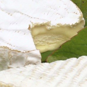 18K views · 1.3K reactions | Il est le roi des fromages normands, vive le camembert ! Pendant son tour gourmand de la Normandie, Jerome Pitorin vous fait dévoile tous les secrets de fabrication du vrai camembert : pour les découvrir, rendez-vous demain à 20h50 sur France 5 | Echappées Belles | Facebook