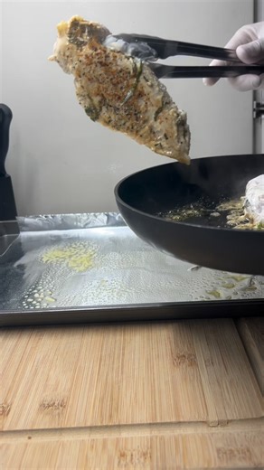 Stop pretending you have time to cook from scratch every night. You don't. I'm a chef and even I don't. Here's what actually works: Cook once on Sunday. Eat well Monday through Thursday. Not "meal prep containers" with sad chicken and rice. Actual variety: → Tuscan Chicken with herbs and lemon → Mediterranean Orzo Salad → Flatbread wraps that taste fresh → Grain bowls you'll actually want to eat This is how restaurant kitchens work. We batch. We prep. We build systems. Chef's Whole Food Fix teac