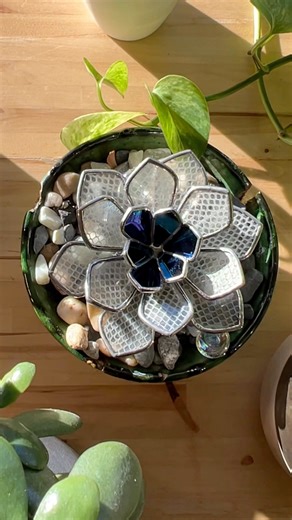 The awesome thing about using snakeshed in art pieces is that it’s so sustainable. In fact almost every other natural inclusion I’ve ever used I’ve had to do a lot of research into the ethical sourcing to ensure no animals are being harmed but with these I just needed a friend with snakes 😆 | Sand and Fire Works