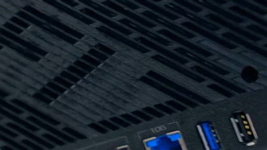 华硕RT-AC86U路由器，Wi-Fi 6技术让全家流畅观影、游戏无延迟，智能管理功能方便又高效，提升家居网络体验。