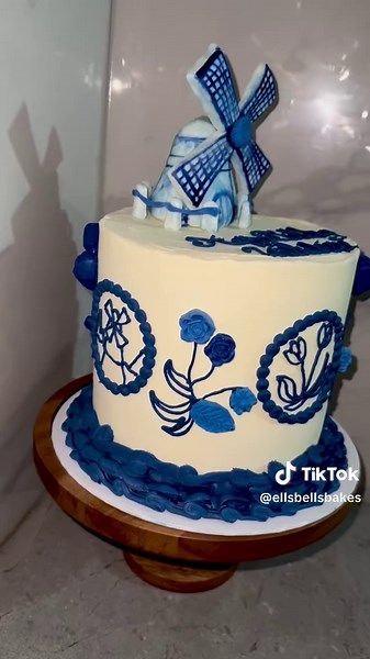 So many more I could include ✨ this has been my best year yet, can’t wait to see what the rest 2025 brings… #cake #cakedecorating #fyp #tren #smallbusiness #support