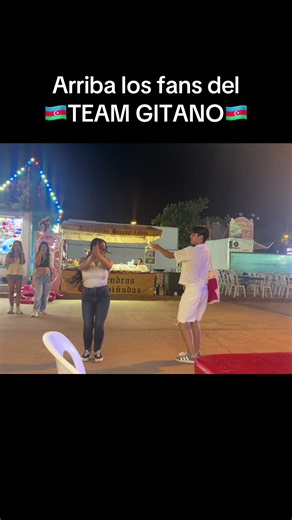 Bailando con un fan en la feria - Team Gitano en la feria
