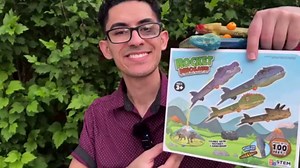 Dinosaur Rocket Launcher for Kids - Launch Up to 100 Ft, 8 Rockets and 2 Pads for Multi-Player, Dinosaur Toys, Birthday Gift Ideas, for 3 4 5 6 7 Year Old Boys, Outdoor Outside