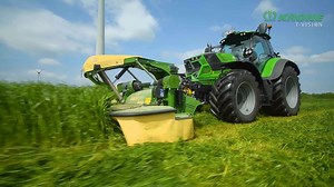 Auf der AGRITECHNICA 2019 zeigt KRONE drei neue Frontmähwerke ohne Aufbereiter, jeweils in der geschobenen (Push) als auch in der gezogenen Variante (Pull) – und positioniert sich mit dieser Programmerweiterung einmal mehr als ausgewiesener Grundfuttererntespezialist. At AGRITECHNICA 2019, KRONE is showcasing three new front mowers without conditioners. Each of the three models is available either as a ‘Push’ or ‘Pull’ version. These latest additions to the product portfolio emphasise once again