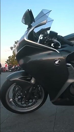 STREET & SPORT / EXPLOSIVE MIKE, Test Drive of Honda VFR 1200 #shorts
