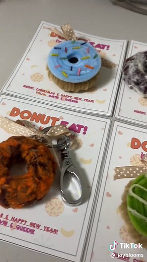 Fuzzy Wire Donut Keychain Tutorial