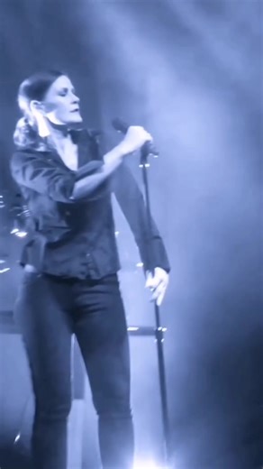 Alison Moyet Live Performance of Nobody's Diary - Berlin 2015