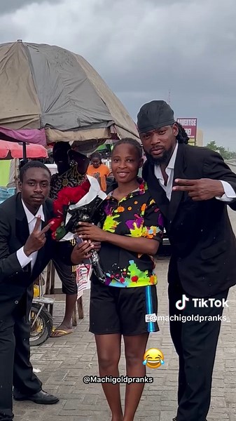 Quick photo! photo! 📸🤣🤣🤣 What were they thinking???🤣🤣 🎵BRIEF_CASE out on all platforms by @ALAYEFINEST abeg see gbedu make una go stream Goodmusic!! The first 100 to follow @alaye__finest will get a Gift from me asap!! #reels #pranks #Machigoldpranks #viral