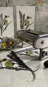 Step into my studio for a burst of printmaking magic! I’ve turned a pasta maker on its side with a wooden jig into a clever mini printing press. Using a recycled Tetra Pak plate, I’ve etched a dandelion and printed it multiple times. Just a peek at the rhythm, the process, and the simple beauty of making prints. there’s a longer slow craft version of the whole process over on my youtube #collagraph #collagraphprint #artwork #printmaker #artwork #printmakersofinstagram #printmaker #print #jennymc