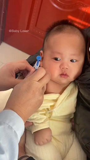 Pain😭😭😭#cutebaby #lovelybaby #babyinjections #babytiktok #babiesoftiktok