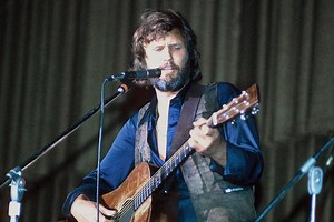 Flashback: Kris Kristofferson Sings 'For the Good Times' in 1970