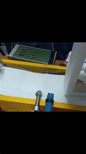 ⚡ ¿Metal o plástico? Este PLC lo detecta automáticamente 🤖 | Sensor inductivo vs capacitivo