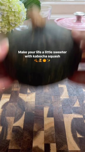 RECIPE 👉 https://yokoskitchen.com/kabocha-squash-miso-soup/ If you need an easy and hearty bowl of soup for a chilly day, try this kabocha squash miso soup! Sweet and nutritious kabocha squash pairs beautifully with creamy white miso and umami-rich dashi, and silken tofu makes it extra satiating. This basic Japanese recipe is ready in under 30 minutes! #japanesefood #misosoup #soupseason #souprecipe #kabochasquash | Yoko's kitchen Plant Based Japanese Food & Healthy recipes