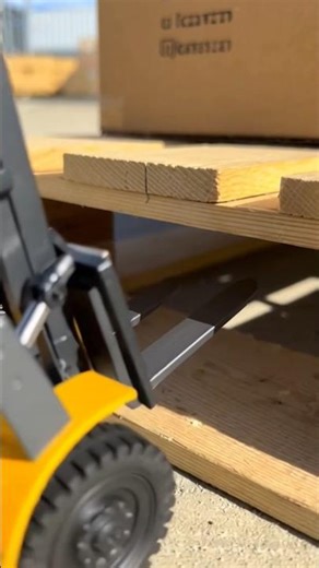 Heavy RC Industrial Forklift Unboxing & Pallet Lifting Test | Warehouse Toy