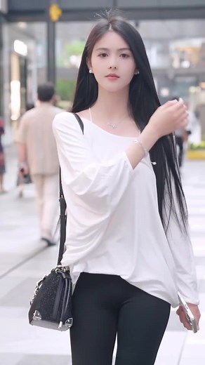 Chinese Street Fashion - Model Showcase in China