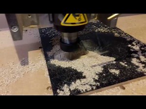 CNC Fräsen einer Siebdruckplatte