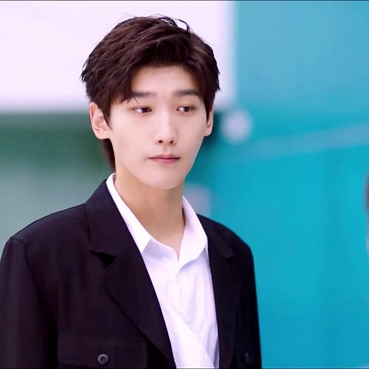 Zhu Xudan and Xing Zhaolin Kiss in Cute Programmer Scene