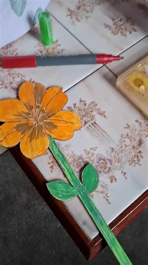 Getting arty with mum today. I bought some paint makers today. Painting flowers. Dementia: 🎨 Best types of crafts for dementia Painting with large brushes or fingers Coloring or drawing Knitting, crocheting (if familiar) Simple collage with pre-cut shapes Clay or play-dough Folding fabric, sorting buttons, or decorating cards #relaxing #dementia #motherslove #care