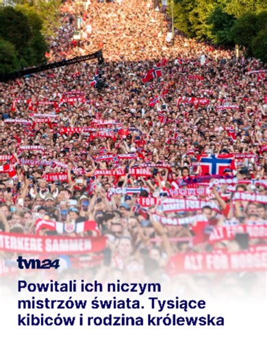 Blisko 90 tysięcy kibiców zebrało się w poniedziałek wieczorem w centrum Oslo, by przywitać reprezentację Norwegii, która po dotarciu do ćwierćfinału i porażce z Anglią wróciła z mistrzostw świata. Wcześniej piłkarze i sztab szkoleniowy zostali przyjęci na audiencji przez króla Norwegii Haralda V. #Norwegia #mistrzostwaświata #piłkanożna #rodzinakrólewska #kibice