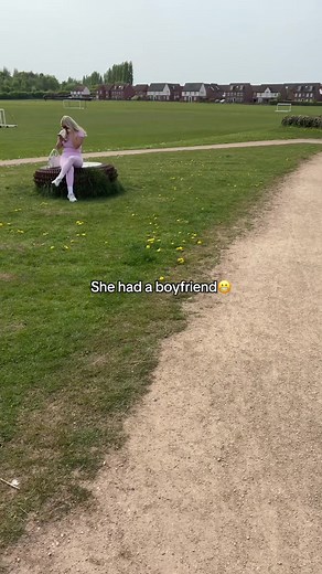 She had a boyfriend😂😬 #2pieceset #womensclothing #womensgym #gymsets #pinkset