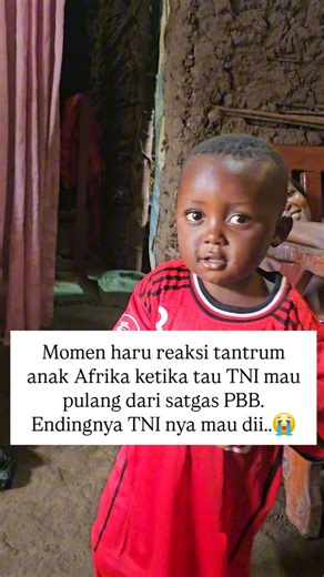 Rohmad Abdullah Hisomad on Instagram: "Endingnya Haruni mau jdi anak durhaka😭 Ini video full ketika saya mau pamit ke Haruni dan keluarga mau pulang dri satgas yg dah berjalan 18 bulan di Kongo Afrika 🥺 Sblumnya saya pulang saya dah kasih smua barang" pribadi saya ke keluarga Haruni termasuk baju yg dipake saat itu baju Manchester United krn saya fans MU juga 🥺 Waktu saya bilang ke Haruni awalnya biasa aja, malah pngen ikut trus bawa sendalnya😭 Tpi setelah saya yakinkan lagi ternyata si Cimo