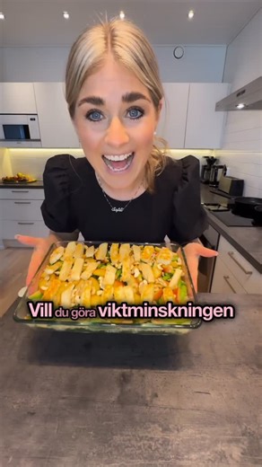 Sofie Laurenz👩🏼‍⚕️Dietist - Expert på viktminskning för kvinnor on Instagram: "🥣 BASVARA 14 av 14: Skafferibasen 🥣 Det här är hjärtat i ett smart, hållbart och viktvänligt kök 💗✨ När du har bra basvaror hemma blir det SÅ mycket lättare att hålla planen och undvika impulsköp eller “orkar inte”-lösningar. Havregryn Fullkornsris Bulgur Bönor & linser Tomatkross Tonfisk Ägg Knäckebröd ➡️ Dessa funkar ALLTID och gör det enkelt att bygga måltider utan att tänka så mycket. ✨ Tips: Fyll på skafferi
