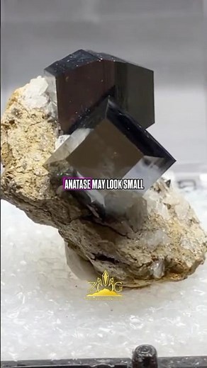 Anatase Crystal – Rare Titanium Mineral with Brilliant Luster アナターゼ（ルチル型二酸化チタン）– 輝きと変容を象徴する希少鉱物