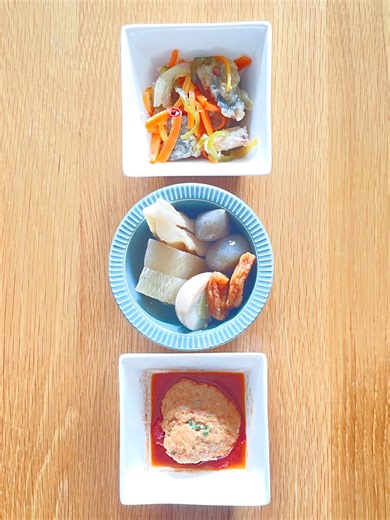 おむすびカフェ くさびや🍙聖蹟桜ヶ丘 駅徒歩5分 | 今週の選べるおかずご紹介🥢 A：煮込みハンバーグ つい飲み干したくなるじっくり煮込んだ濃厚なトマトソース🍅 B：おでん ごろっと具沢山。大根は多摩市産です！ C：鯖の南蛮漬け さっぱり食べられる南蛮漬け、多摩市産人参を使用してます🥕 . マンプクセットはおかず２つ... | Instagram