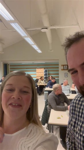 I kveld er vi på Regionmøte på Mære! Snakk om engasjert forsamling 🎉 «Herre e så arti!» 🤩 | Trøndelag Bondelag