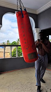 🥊 Why punching the bag burns calories like crazy: Boxing workouts aren’t just for fighters. When you hit the heavy bag, you’re combining explosive upper-body movement, core rotation, and lower-body stability, which activates multiple muscle groups at once. That’s called compound movement, and it drives your heart rate up fast. Each punch requires a burst of energy followed by quick recovery, making it a form of high-intensity interval training (HIIT). This type of cardio is proven to boost your