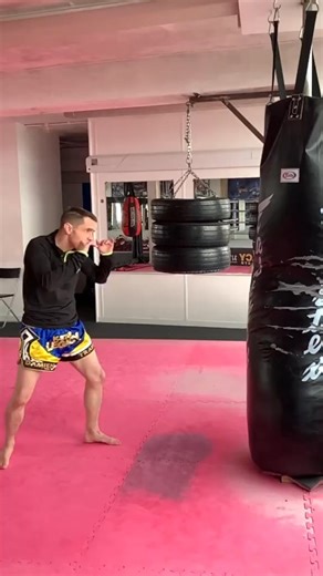 Muay Thai is mainly known for its power, but it does have my flamboyant techniques.What’s you’re favourite oneMines actually the jumping down elbow (126 elbow)Muaythai #martialarts #kickbox | Damien Trainor