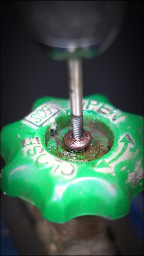 6.9K views · 262 reactions | quickly remove broken screws #mechanical #machining #DIY #screws #mechanicalrepairs #repairofmachinery #extractors #mechanicalrestorations #homerepairs #technicalassistance #TechnicalRepair #brokenscrews #diyvideo #easydiy #diys #ideas #craftstip #crafts #handmade | Smart Crafts | Facebook