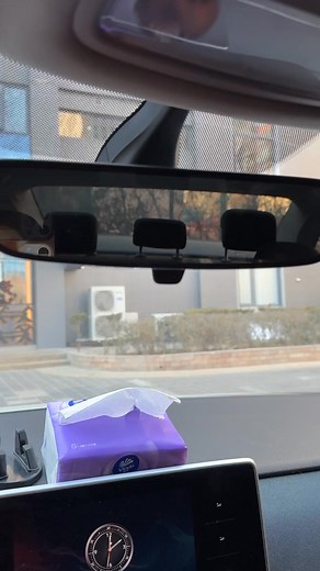 Did You Know? 90% of Car Accidents Are Caused by Incorrectly Adjusted Rearview Mirrors! Most drivers think their mirrors are fine — but what if I told you that a simple 2-inch adjustment could be the difference between safety and disaster? 👇 Every day, people set their rearview and side mirrors wrong… creating blind spots big enough to hide entire cars, bikes, and even pedestrians. That tiny mistake causes thousands of accidents every single year. Here’s how to adjust them the right way: 1️⃣ Th