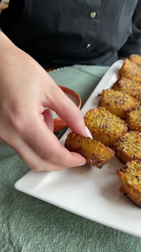 329K views · 4.2K reactions | Now this is a dreamy vegan snack for all the potato lovers out there! Crispy, with a Mediterranean twist and a fresh hint of mint, with these hasselback potatoes you simply can’t miss!朗 The recipe is available on our website: www.beanstalk.ro! #hasselbackpotatoes #veganrecipes #foodvideos #mediterraneansauce #cooking | The Beanstalk | Facebook
