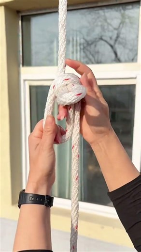 Strong load bearing pulley knot tying method
