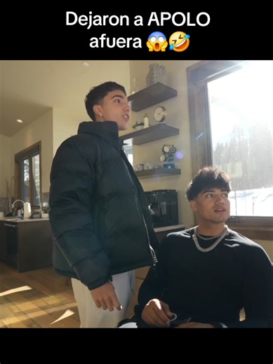 Apolo se queda afuera en la nieve 😱🤣