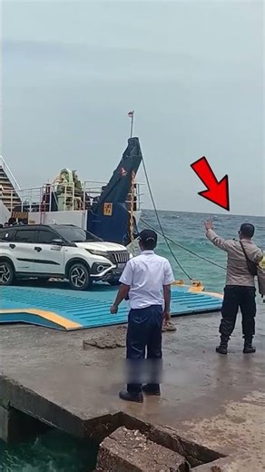 How Cars Are Unloaded from Ships 🚢🚗 | Vehicle Offloading Process Explained