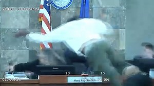 Man jumps over bench, attacks judge in Las Vegas courtroom