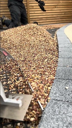 Daltex resin installed the correct way 🐐#daltex #resinbounddriveway #landscapin #resinbound #resin