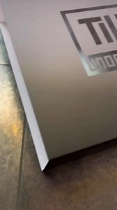 ZUNGE 2025 LIMITED FAN BOX Secured yours yet? Pre-order now at: 🇪🇺🌍 www.outoflineshop.de 🇺🇸🇬🇧 www.outoflineshop.us The Zunge 2025 Fan Box is a unique collectible containing exclusive Till Lindemann items only available in this set: 2CD Digibook (Box-exclusive, not sold separately!) High-quality metal pin set Till Lindemann Magic Cube, in an acrylic cube with pedestal Set of Polaroid-style photo cards in black envelope with embossed sticker - randomised, different set in each box High-qual