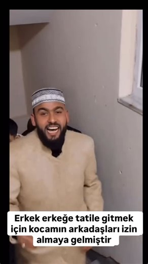 Ayşegül Yıldız Yaşam & Sunum on Instagram: "Erkek erkeğe tatilemi? Siz anca kaplıcaya gidersiniz😂 #erkekerkeğe #tatil #kesfet"