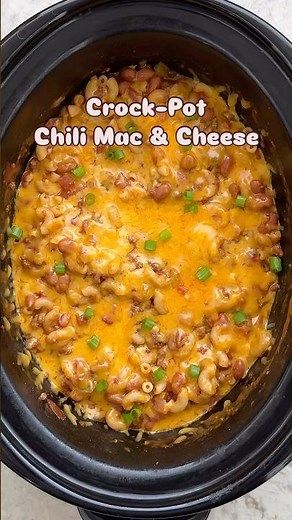 Crockpot Chili Mac & Cheese #slowcooker #crockpot