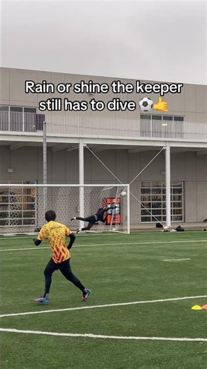 KEEPER ALWAYS DIVING 🤙 #soccer