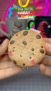 Tutorial 24/24 #tutoGMAS 🎄❄️ 😍😍😍 galletitas para Santa !!!!🍪🍪🍪🍪 Ay no inventes muchas gracias x este último tutogmas 🥹 sea lo que sea que estés haciendo te deseo TANTÍSIMA PAZ !!! gracias gracias gracias por una navidad más 🥹 y por acompañarme en esta ultima recta del año, te abrazo SUPER FUERTE CON MUCHO MUCHO AMOR Y AGRADECIMIENTO 💗💗💗💗🙏🏻🙏🏻🙏🏻🫂🫂 . #christmasdecor #diy #porcelain #pastaflexible #manualidades #christmasdiy #navidad #clayart | Tania Govi - Modelado en Pasta
