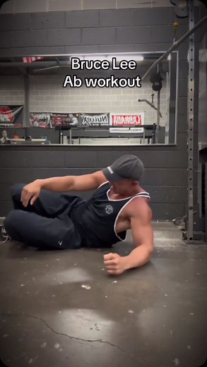 BodyweightEmpire | Calisthenics | Street Workout on Instagram: "Bruce Lee Ab Workout @bigjoegk Inspired by the legendary Bruce Lee, this core routine will push your abdominal strength to the next level. His workouts were known for building both strength and endurance, focusing on functional movements to create a powerful core. Give it a try and see how it transforms your training: 1. Seated Russian Twists 2. Sit-Ups with a Twist 3. Leg raises 4. Frog kicks 5. Dragon flys Consistency and intensit