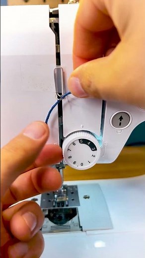 Sewing with yarn using a paperclip? Incredible #sewinghack #easysewing #diy